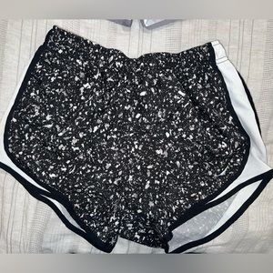 Nike DRI-FIT Tempo RUNNING shorts size Small